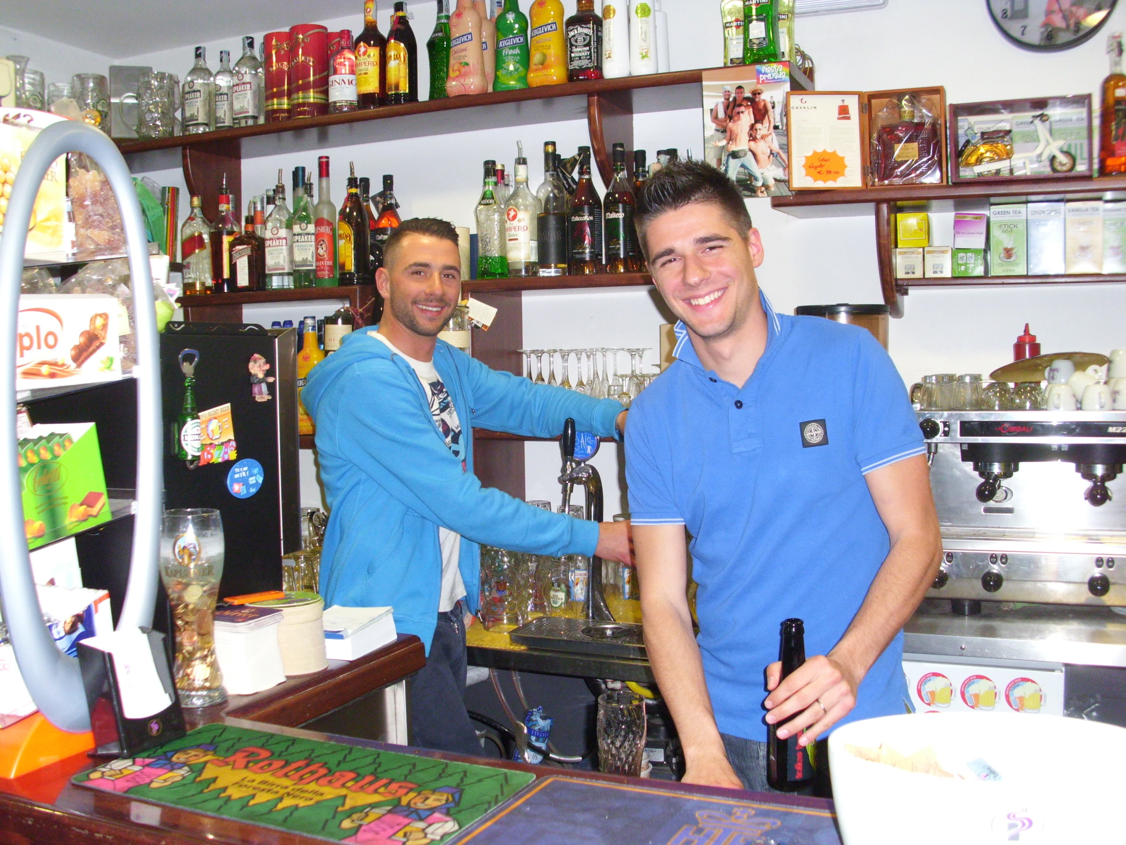 Nasce il bar di quartiere - 1994